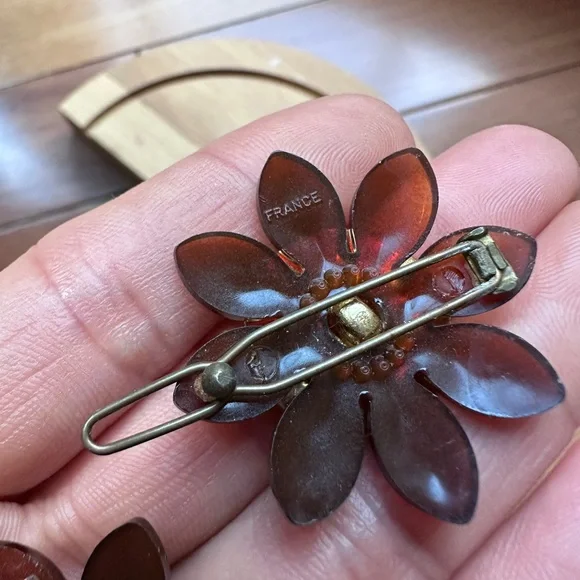 Vtg Auth Escada Gold and Brown Floral hair clips pair - Picture 8 of 10